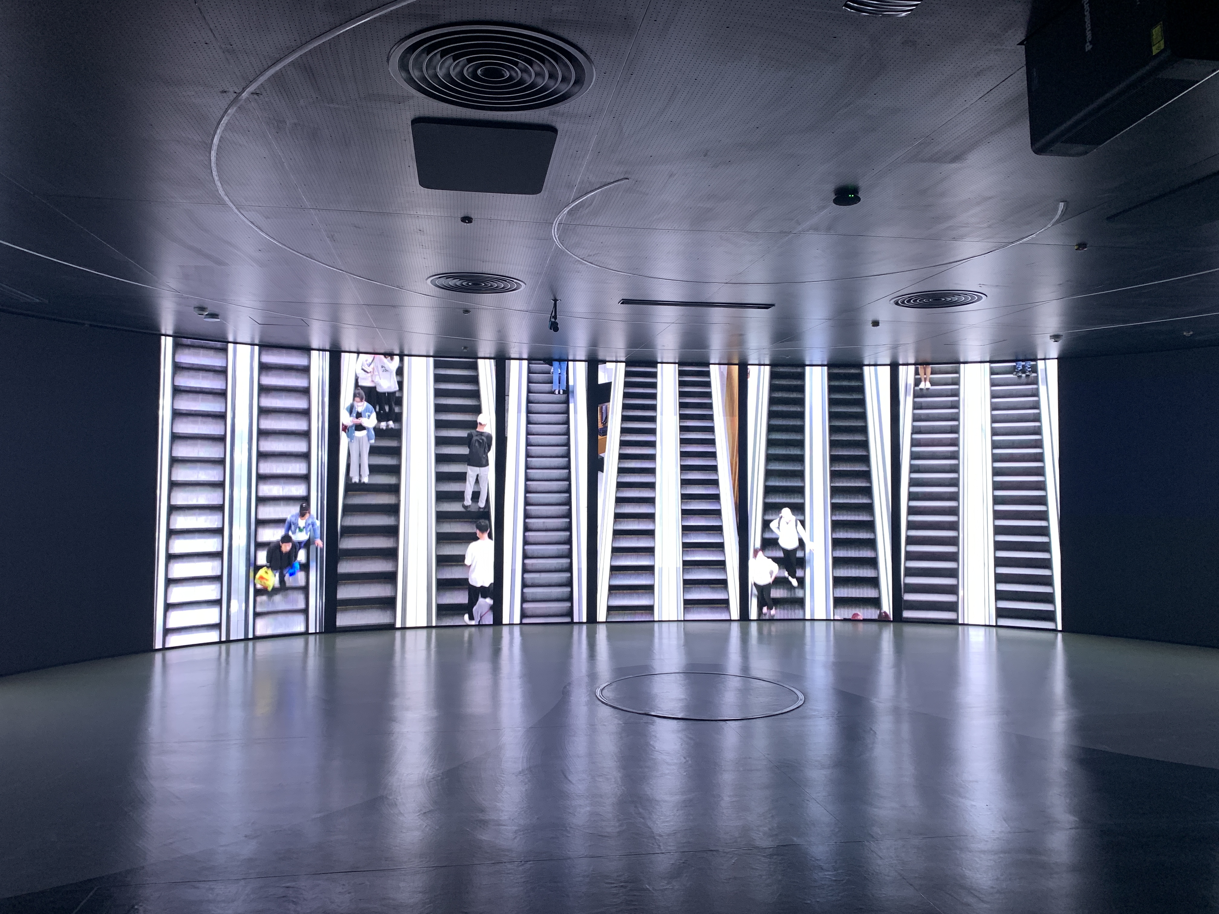 Индикатор светодиодов с тонким шагом в помещении